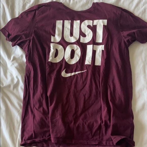 Nike slogan maroon shirt - Picture 1 of 1